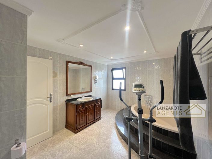 Image No.32-3 Bed Villa for sale