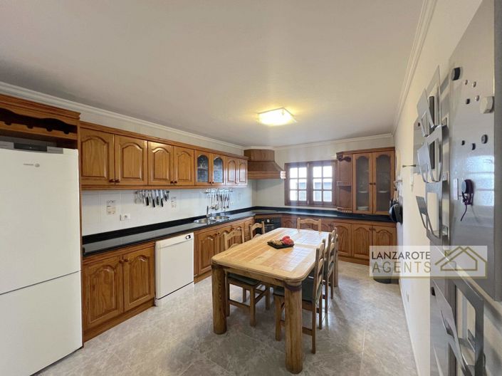 Image No.7-3 Bed Villa for sale