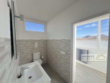 b6b7374f-e9e4-2ca5-5972-670994123319