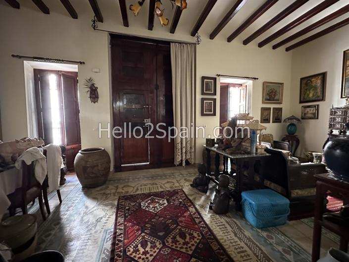 Image No.10-8 Bed Townhouse for sale