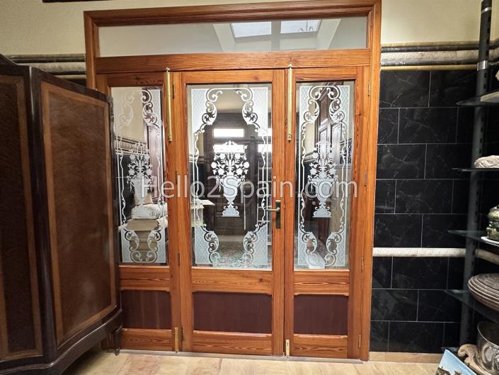 Image No.12-8 Bed Townhouse for sale