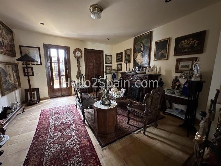 Image No.18-8 Bed Townhouse for sale