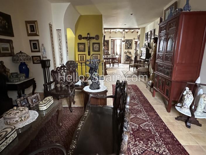 Image No.19-8 Bed Townhouse for sale