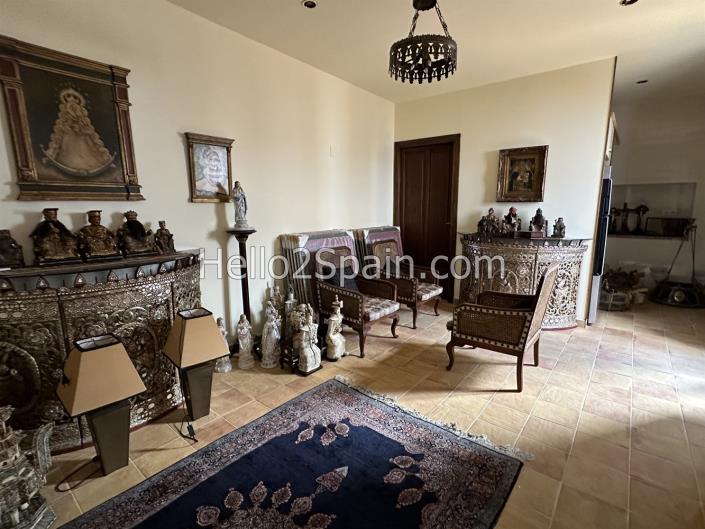 Image No.24-8 Bed Townhouse for sale