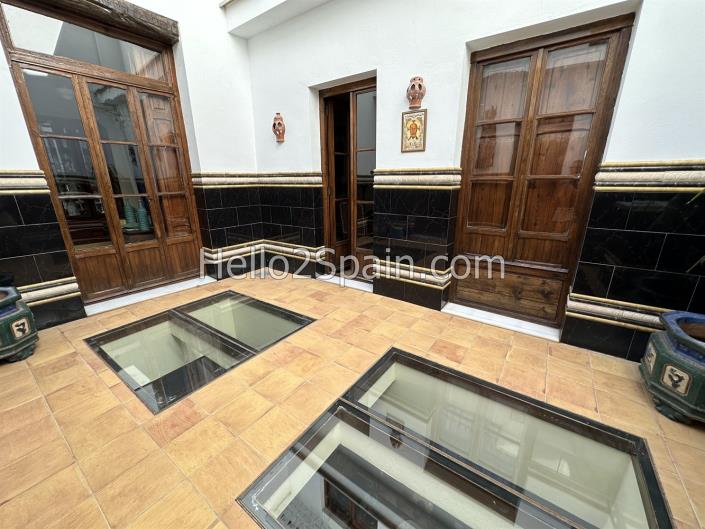 Image No.28-8 Bed Townhouse for sale