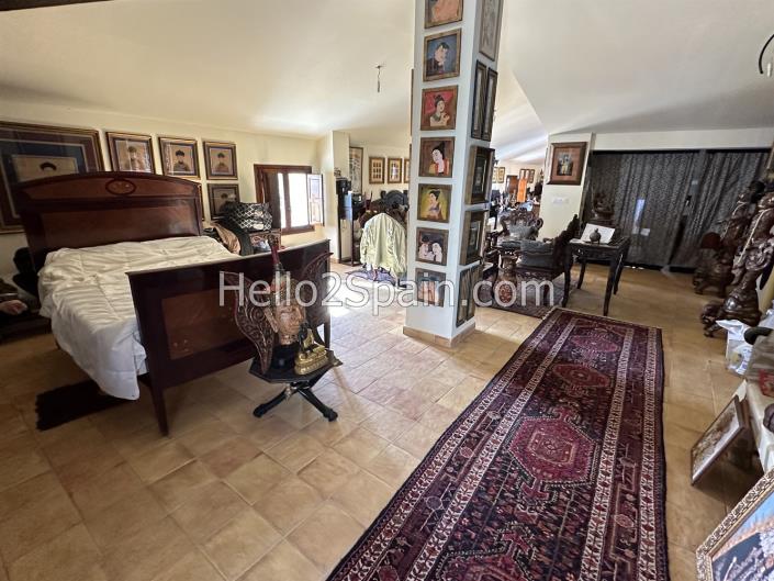 Image No.39-8 Bed Townhouse for sale