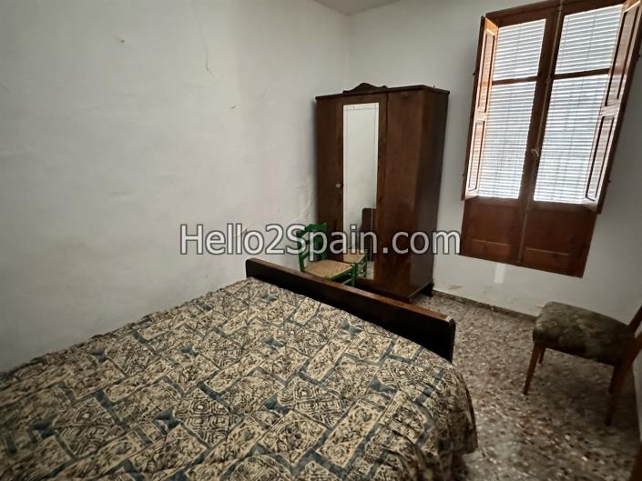 Image No.14-7 Bed Townhouse for sale