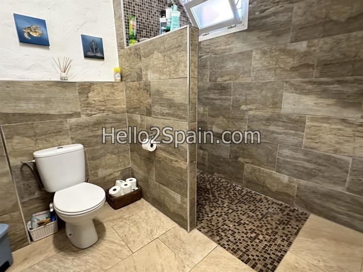 Image No.17-5 Bed House for sale