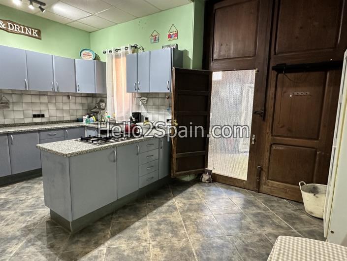 Image No.18-5 Bed House for sale