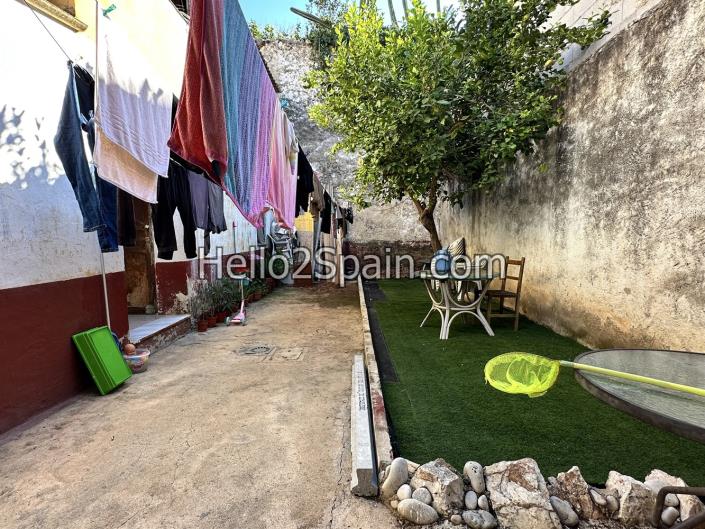 Image No.23-4 Bed Townhouse for sale