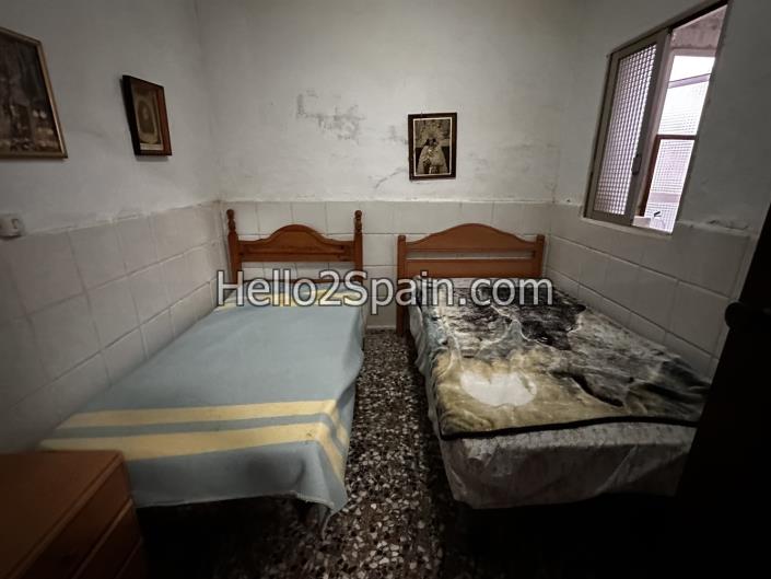 Image No.10-4 Bed Townhouse for sale