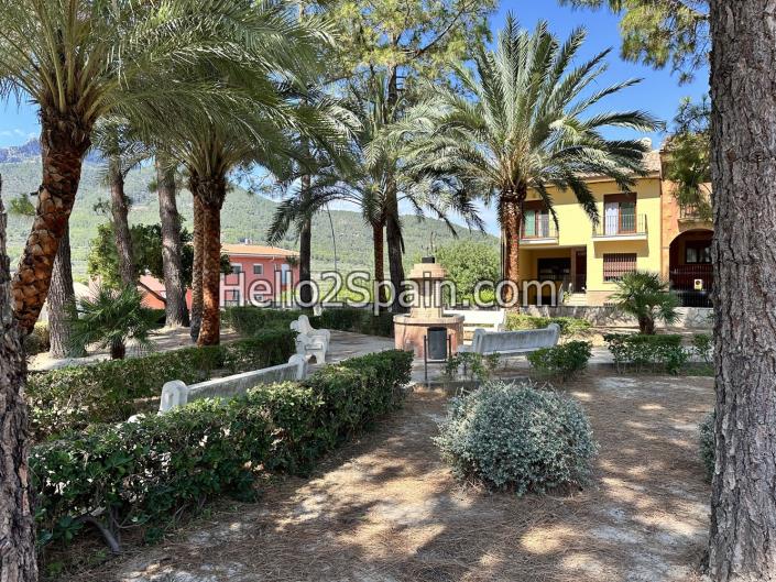 Image No.32-2 Bed Townhouse for sale