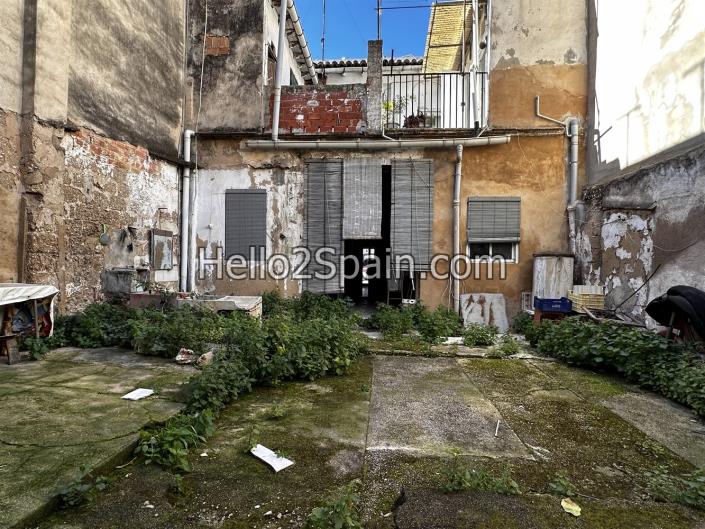 Image No.17-6 Bed Townhouse for sale