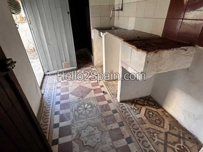 Image No.22-6 Bed Townhouse for sale