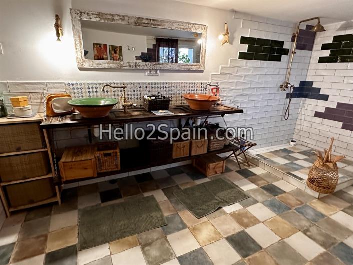 Image No.20-4 Bed Townhouse for sale