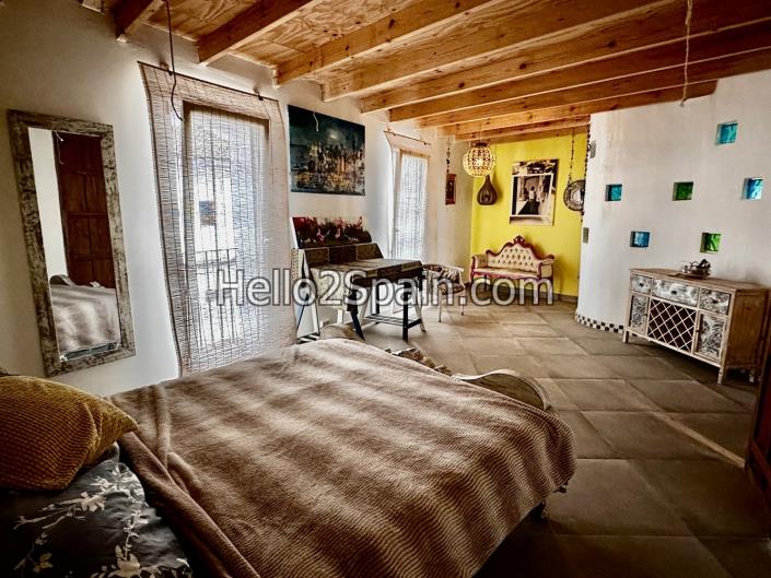 Image No.37-4 Bed Townhouse for sale