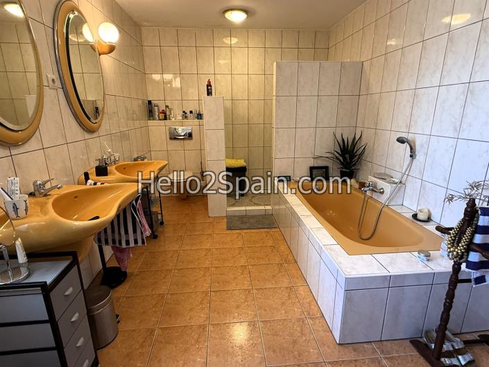 Image No.53-5 Bed Villa for sale