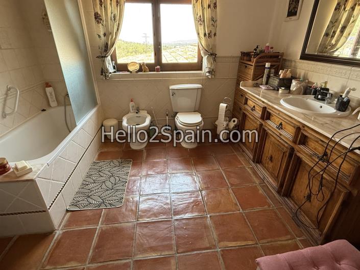 Image No.34-2 Bed Country House for sale