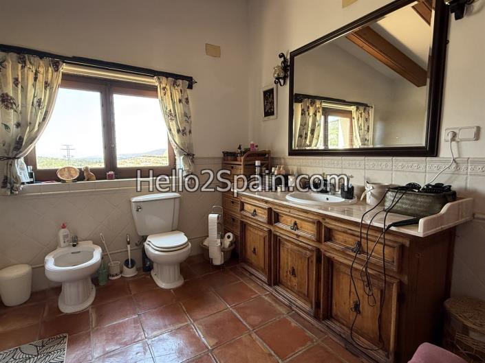 Image No.35-2 Bed Country House for sale
