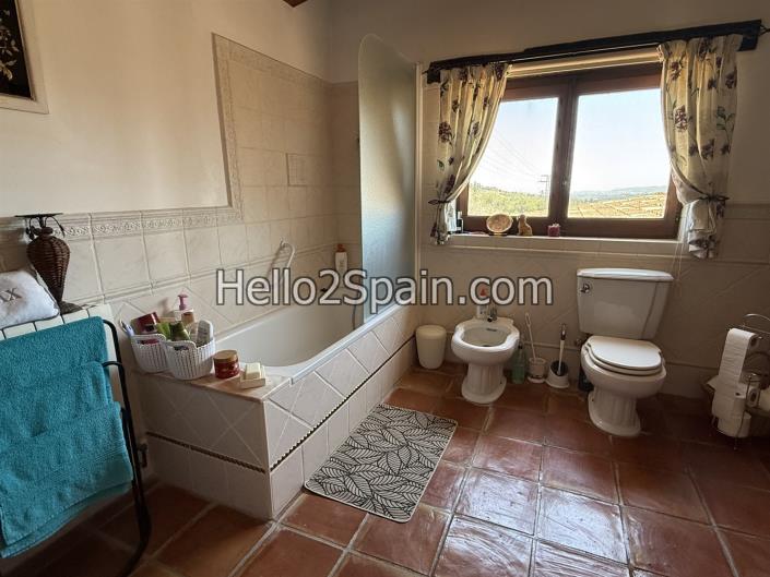 Image No.36-2 Bed Country House for sale