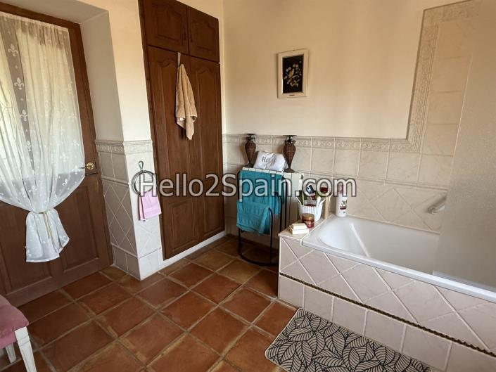 Image No.37-2 Bed Country House for sale