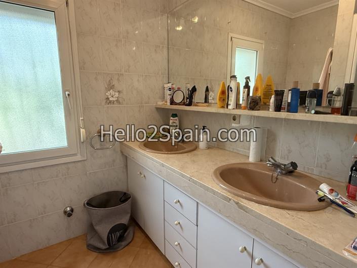 Image No.28-4 Bed Villa / Detached for sale