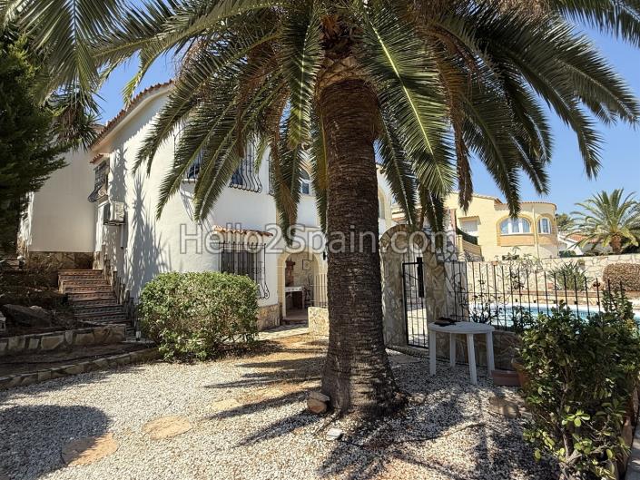 Image No.44-4 Bed Villa / Detached for sale