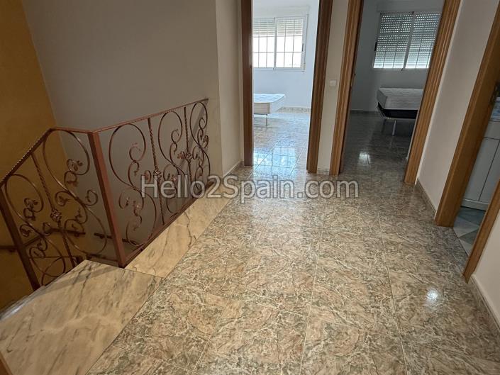 Image No.22-4 Bed Townhouse for sale