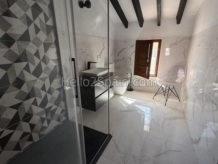 Image No.29-4 Bed Townhouse for sale