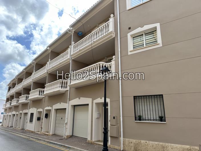 Image No.2-4 Bed Townhouse for sale