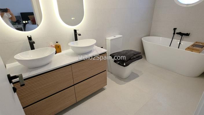 Image No.29-4 Bed Townhouse for sale