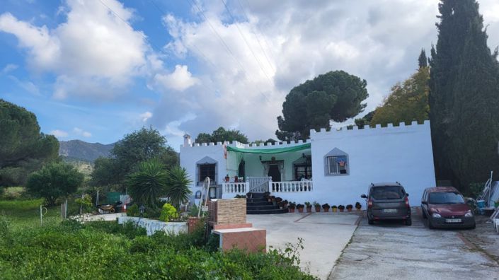 Image No.1-6 Bed Villa for sale