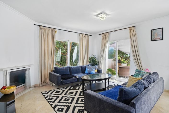Image No.1-4 Bed Property for sale