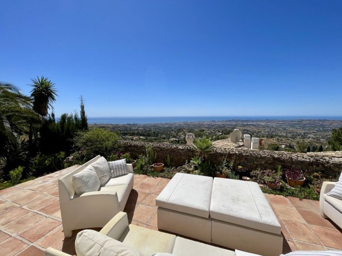 Image No.1-6 Bed Villa for sale