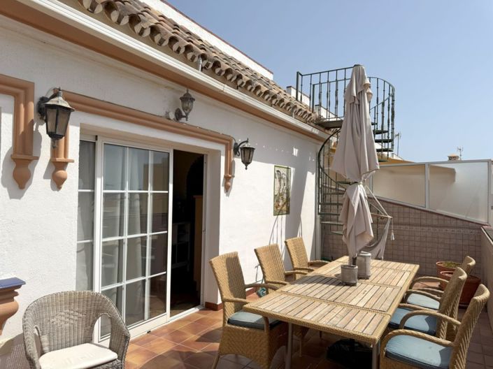 Image No.1-4 Bed Property for sale