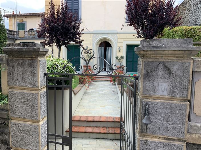 Image No.12-3 Bed Property for sale