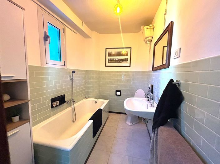 Image No.18-2 Bed Property for sale