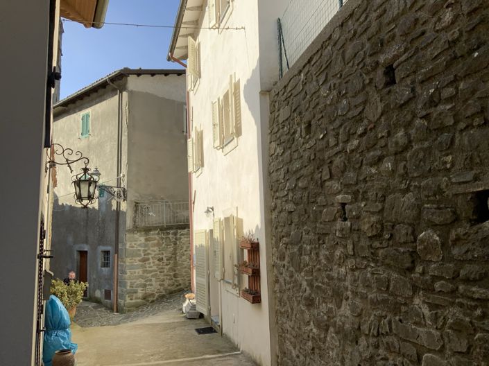 Image No.8-3 Bed Property for sale