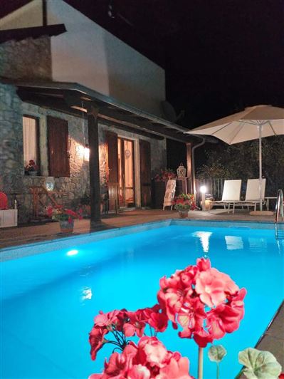 Image No.18-3 Bed Property for sale