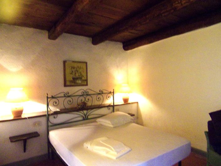 Image No.10-6 Bed Property for sale