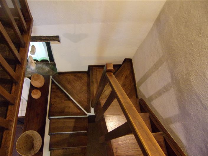 Image No.16-6 Bed Property for sale