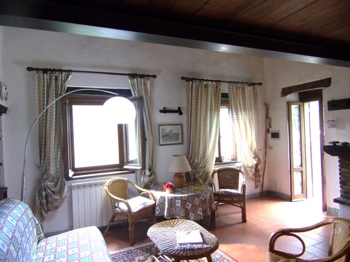 Image No.24-6 Bed Property for sale