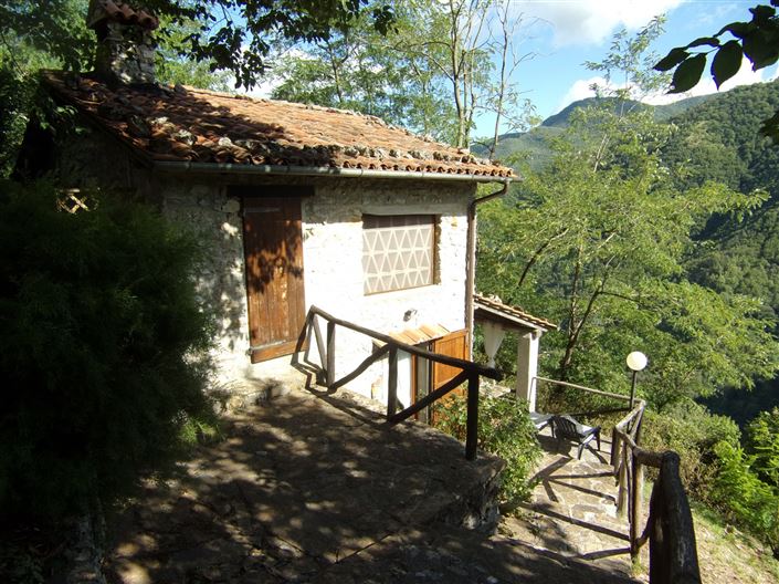 Image No.8-6 Bed Property for sale