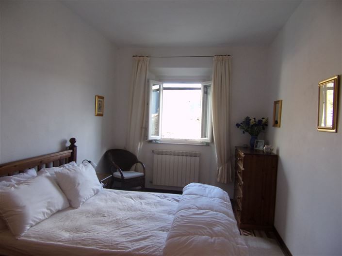 Image No.11-5 Bed Property for sale