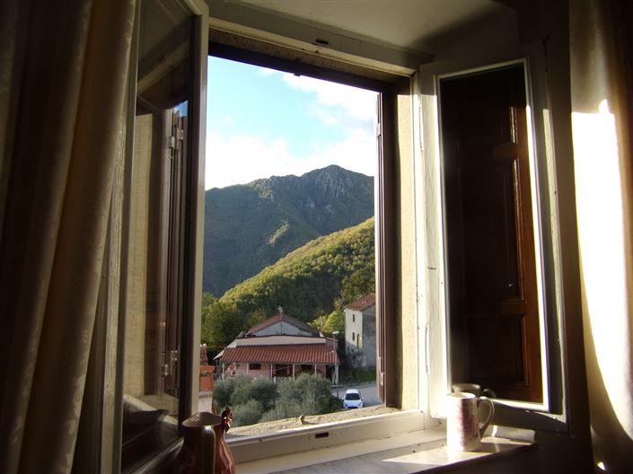 Image No.2-5 Bed Property for sale