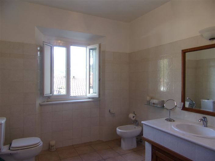 Image No.5-5 Bed Property for sale