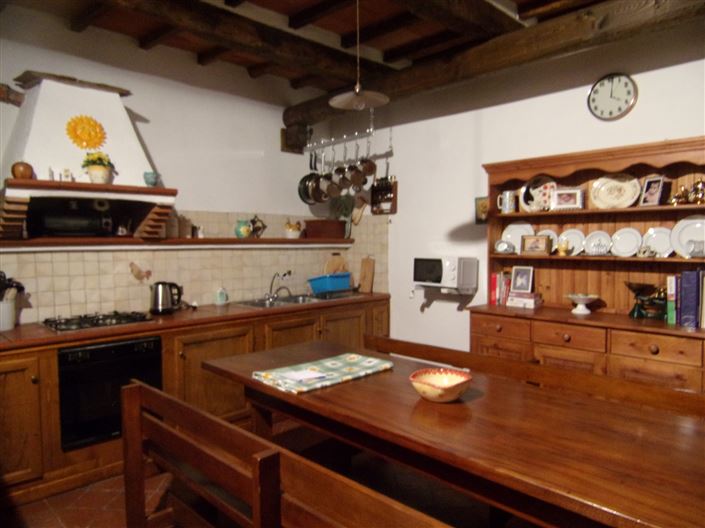 Image No.10-5 Bed Property for sale