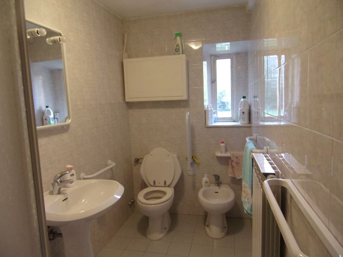 Image No.10-8 Bed Villa for sale