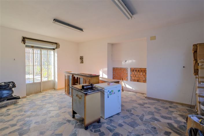 Image No.3-3 Bed Property for sale