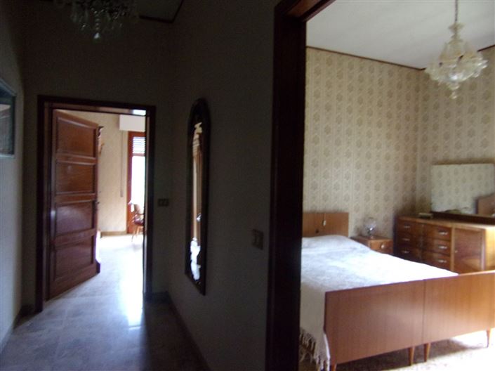 Image No.20-3 Bed Property for sale